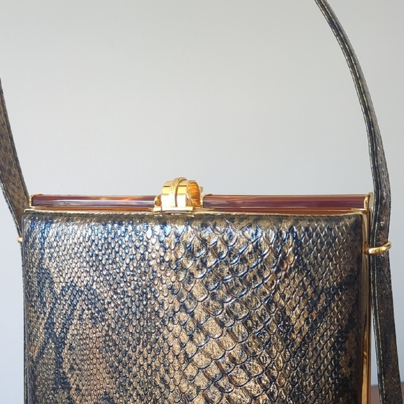 Chic Brown Snakeskin Shoulder Bag - Picture 2 of 7